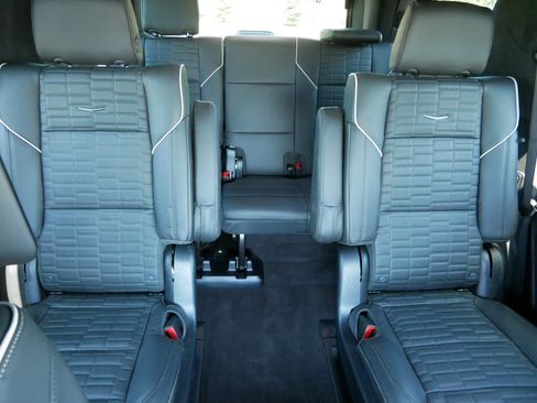 Certified 2025 Cadillac Escalade Sport Platinum w/ LPO, ONYX Package AWD/4WD image 12