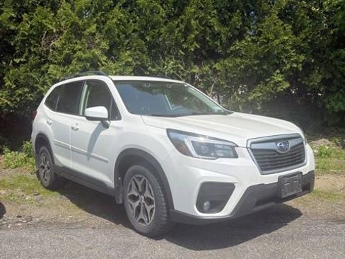 Used 2021 Subaru Forester Premium AWD/4WD image 2