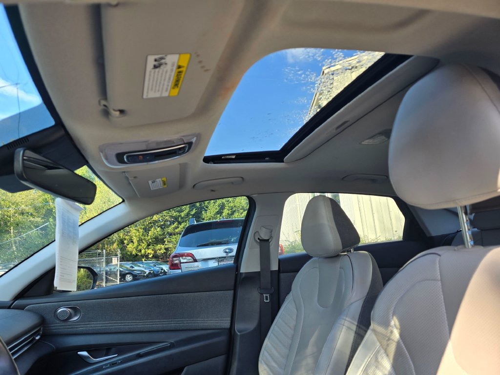 Used 2022 Hyundai Elantra Limited FWD image 13