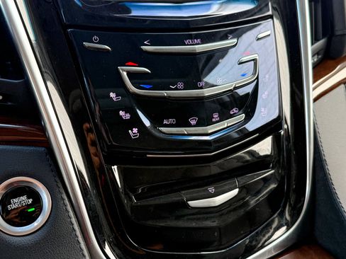 Used 2019 Cadillac Escalade Luxury AWD/4WD image 23