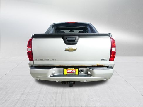 Used 2009 Chevrolet Avalanche LS w/ Convenience Package #1 AWD/4WD image 6