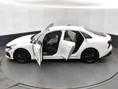 Used 2025 Kia K5 LXS FWD image 7