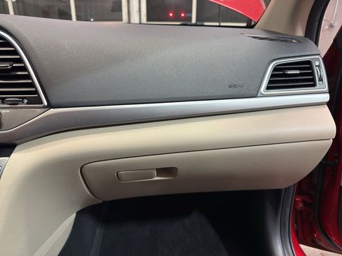 Used 2017 Hyundai Elantra SE FWD image 22