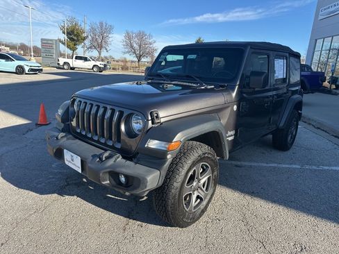 Used 2018 Jeep Wrangler Unlimited Sport S image 8