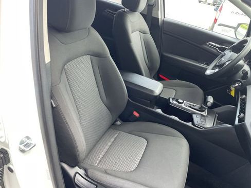 Used 2025 Kia Sportage LX FWD image 40