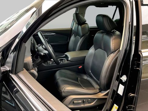 Used 2024 Honda Pilot Touring image 16
