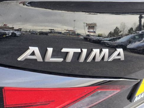 Used 2025 Nissan Altima 2.5 SV FWD image 9