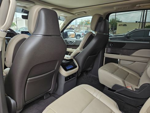 Used 2023 Lincoln Navigator Reserve AWD/4WD image 29