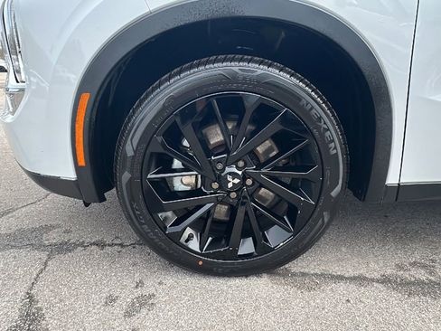 Used 2022 Mitsubishi Outlander SE image 9