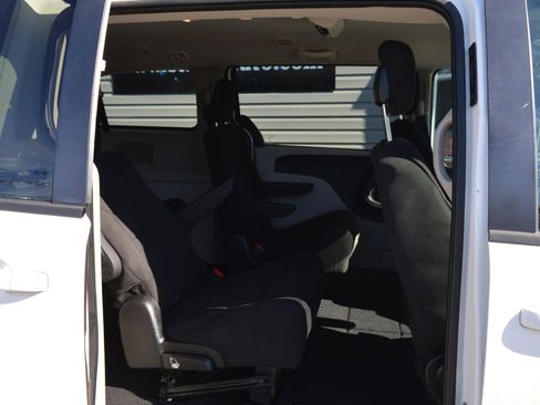 Used 2013 Dodge Grand Caravan SE image 26