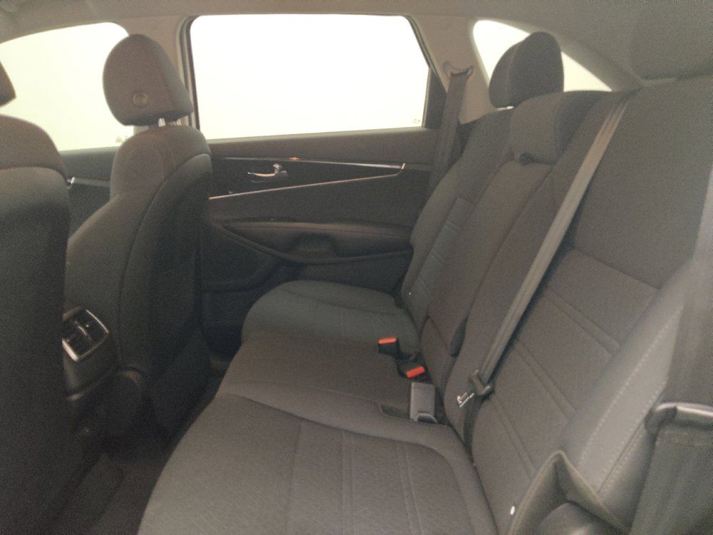 Used 2019 Kia Sorento L FWD image 18