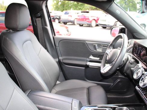Used 2024 Mercedes-Benz GLB 250 image 11