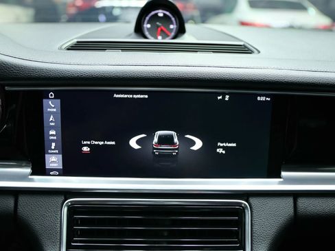 Used 2017 Porsche Panamera 4 image 36