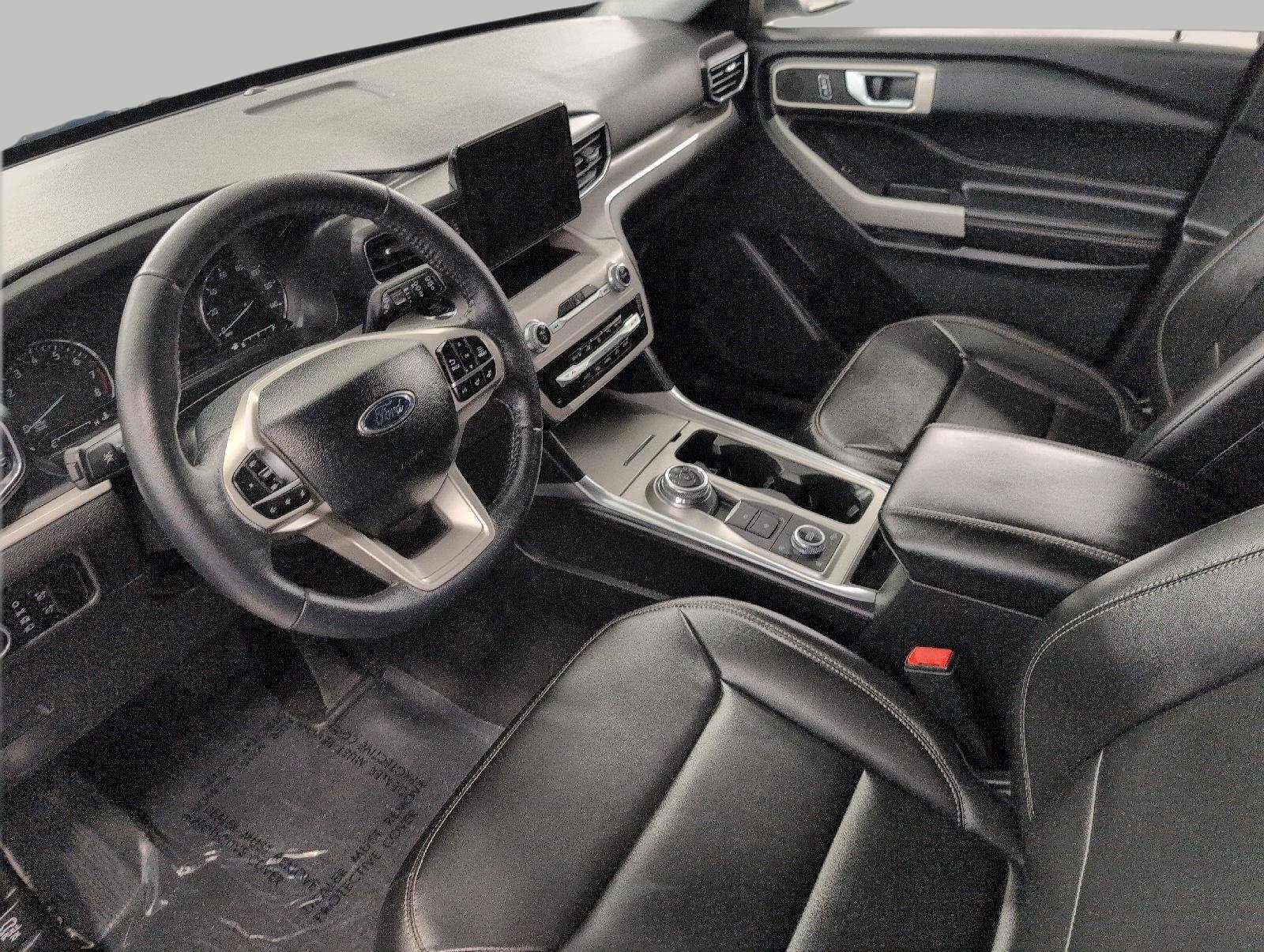Used 2024 Ford Explorer XLT w/ Equipment Group 202A AWD/4WD image 9