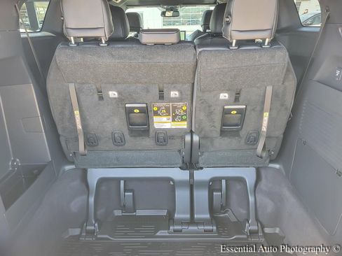 Used 2025 Toyota Sienna XLE Woodland Edition image 20