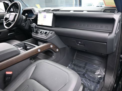 Used 2023 Land Rover Defender 90 X image 42