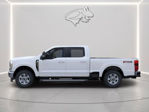 New 2026 Ford F250 XLT w/ XLT Premium Package image 3