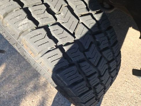 Used 2019 Chevrolet Suburban LT image 2