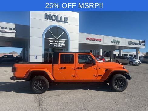 New 2025 Jeep Gladiator Sport image 2