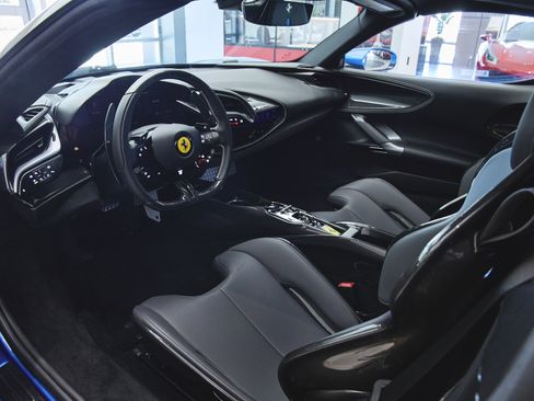 Used 2023 Ferrari SF90 Spider image 36
