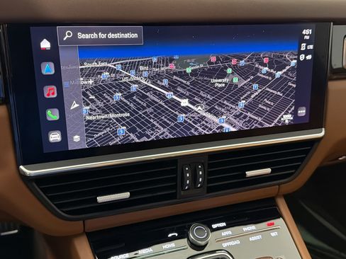 Certified 2022 Porsche Cayenne Turbo S AWD/4WD image 25