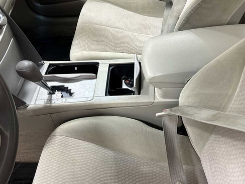 Used 2011 Toyota Camry LE image 21