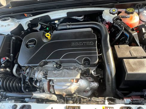 Used 2023 Chevrolet Malibu LT FWD image 33