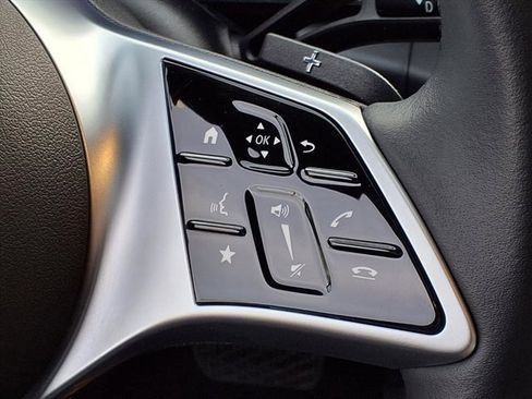 Used 2025 Mercedes-Benz GLC 300 image 10