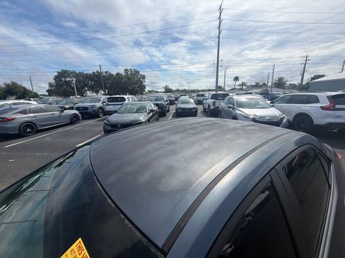 Used 2014 Toyota Corolla LE FWD image 17