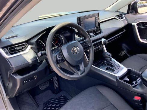 Used 2020 Toyota RAV4 LE FWD image 17