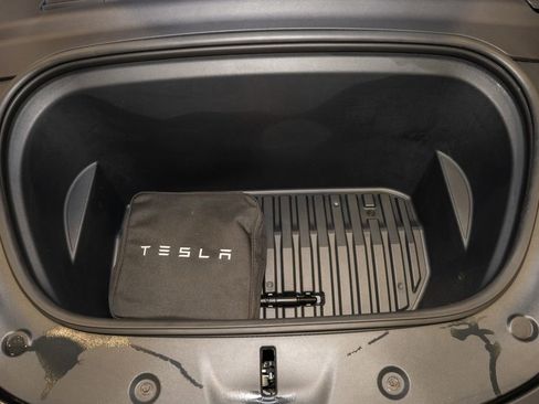 Used 2020 Tesla Model Y Long Range image 18