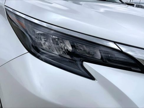 Certified 2024 Toyota Sienna XLE FWD image 27
