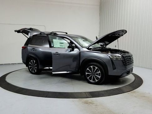 New 2026 Nissan Pathfinder Platinum FWD image 9