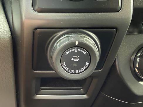 Used 2018 Ford F150 XLT w/ Equipment Group 302A Luxury AWD/4WD image 19
