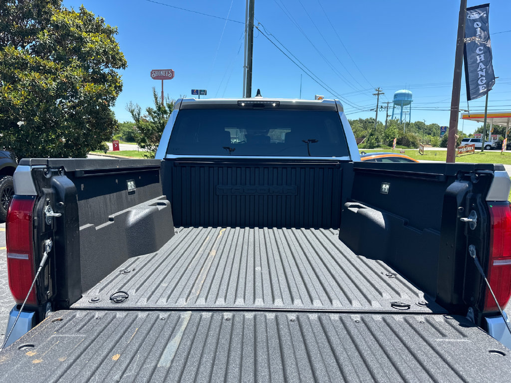 Used 2025 Toyota Tacoma TRD Sport AWD/4WD image 18