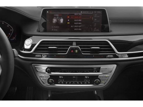 Used 2021 BMW M760i xDrive image 13