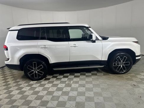 Used 2024 Lexus GX 550 w/ Accessory Package (2T) AWD/4WD image 8