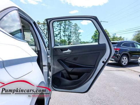 Used 2019 Volkswagen Jetta SE FWD image 23