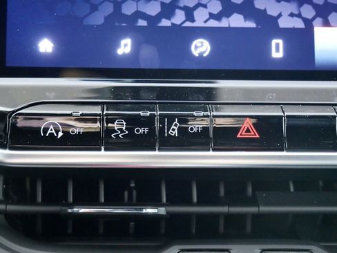 Used 2024 Jeep Compass Latitude image 48