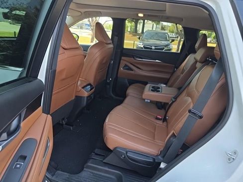 Used 2023 INFINITI QX60 Sensory w/ Vision Package image 9