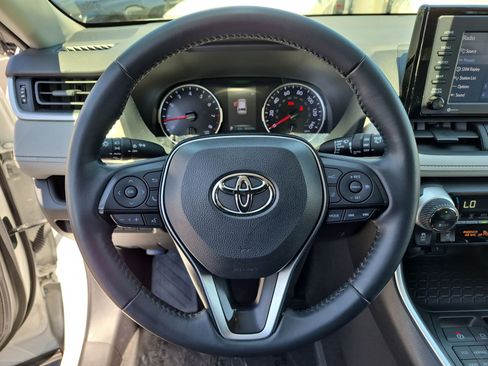 Used 2020 Toyota RAV4 XLE w/ XLE Grade Weather Package AWD/4WD image 18
