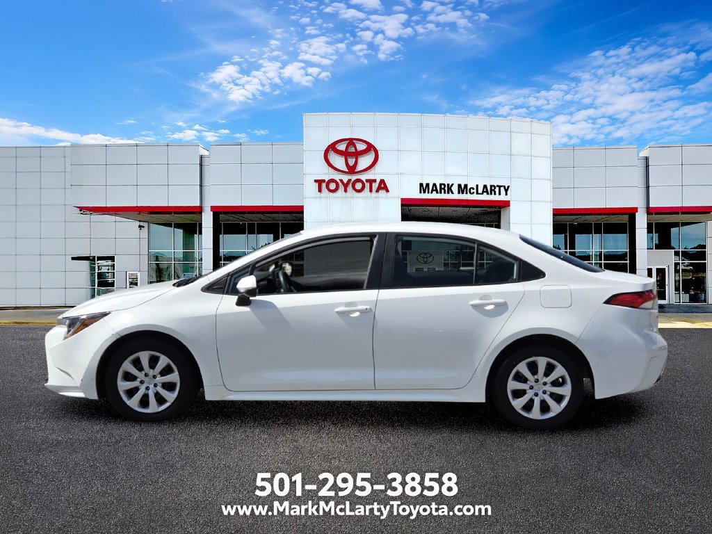Used 2024 Toyota Corolla LE FWD image 2