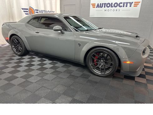 Used 2019 Dodge Challenger SRT Hellcat image 2