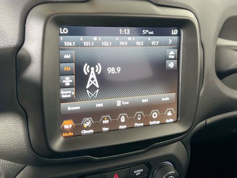 Used 2022 Jeep Renegade Latitude AWD/4WD image 15