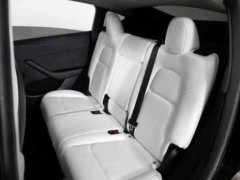 Used 2023 Tesla Model Y Long Range image 17