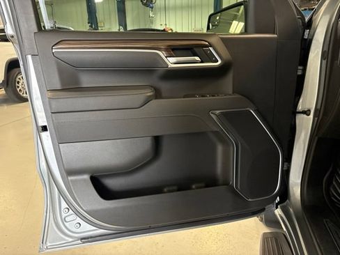 Used 2025 Chevrolet Silverado 1500 LT AWD/4WD image 14