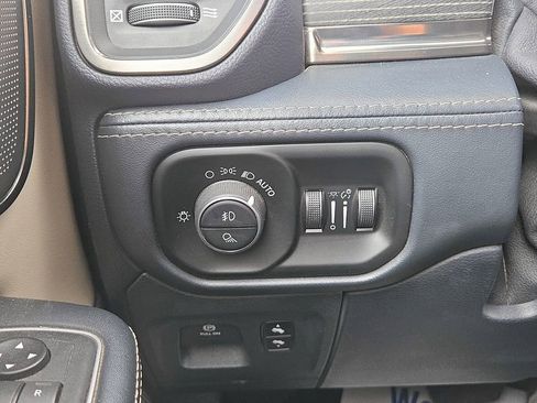 Used 2019 RAM 1500 Limited AWD/4WD image 19