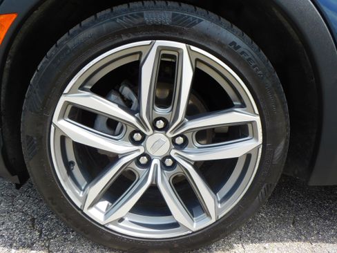 Used 2020 Cadillac XT4 Sport image 3