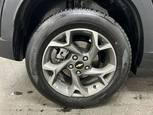 Certified 2025 Chevrolet Trax LT w/ LT Convenience Package image 32
