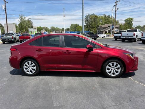 Used 2022 Toyota Corolla LE FWD image 2